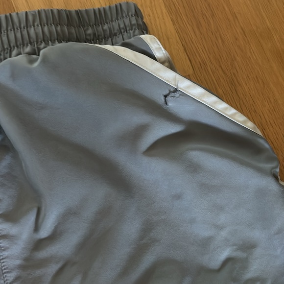 Women’s small 3 pairs of Nike & 2 Pairs US running shorts - Picture 9 of 9